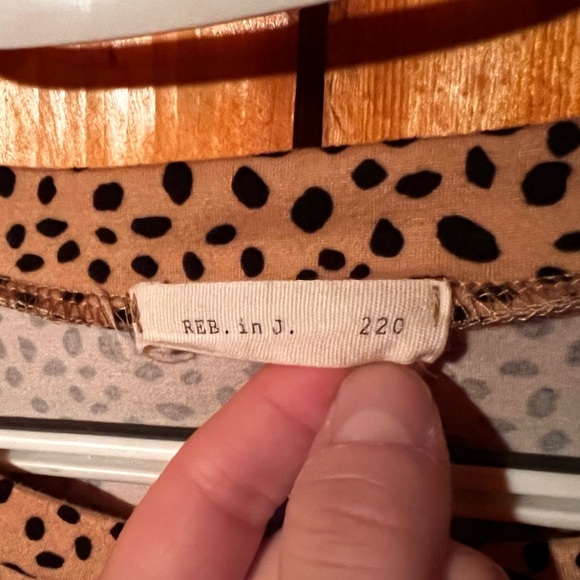 Reb in J 220 leopard shirt - Picture 3 of 5